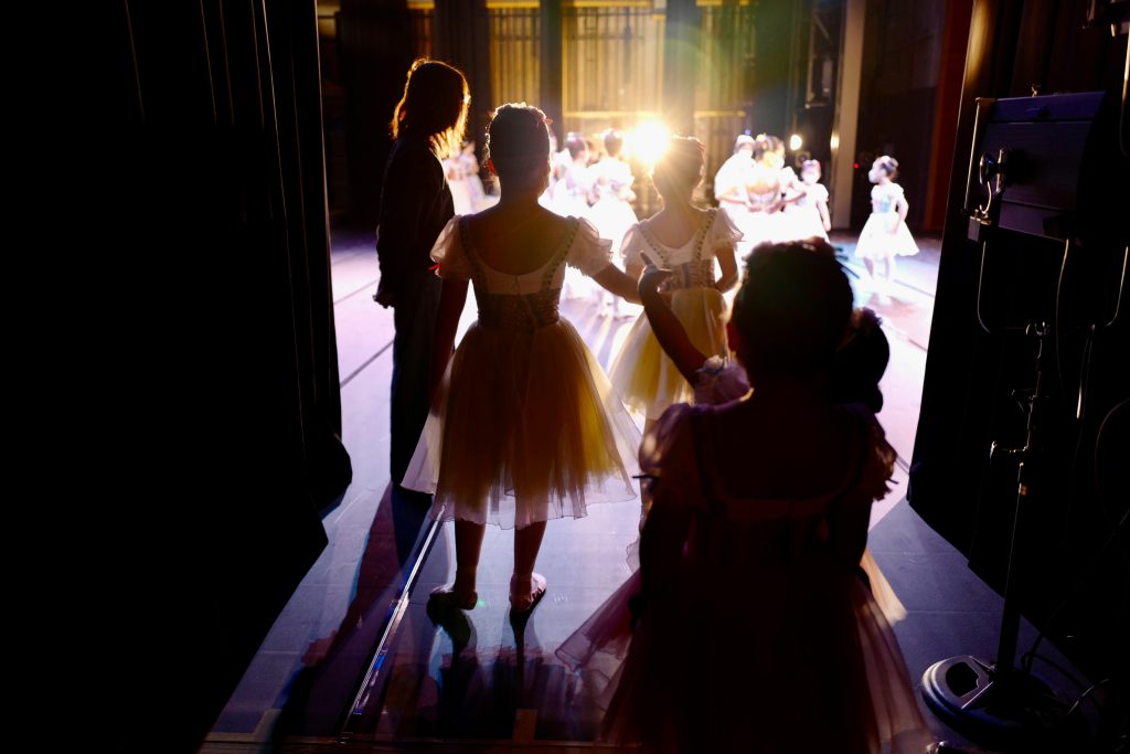 zdjęcie dzieci na występie