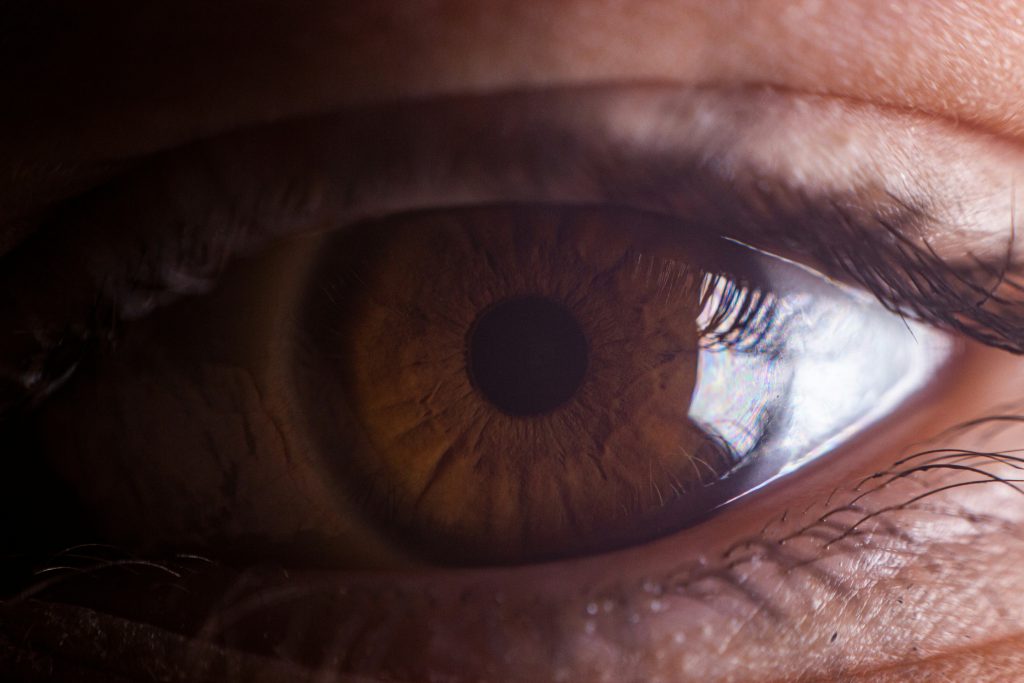 zdjęcie bronzowych oczu